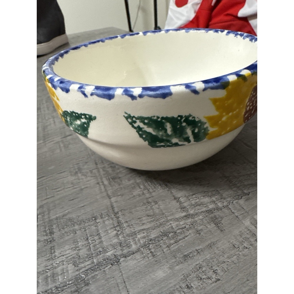Crock Shop Sunflower Bowl 6" Santa Ana CA Blue Sponge Rim Chili Soup Serving - Picture 4 of 8